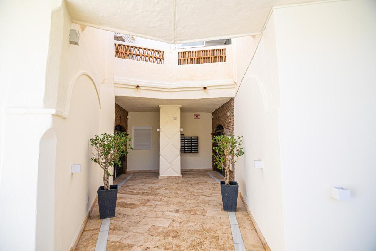Sunstay Seaside Flat I Puerto Marina 贝纳尔马德纳 外观 照片